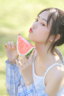 年轻的女教师电影